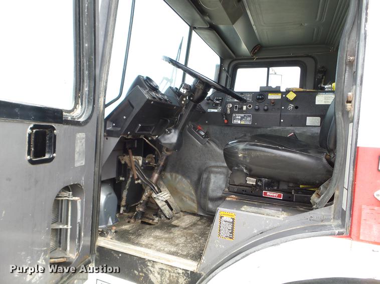 image for item DC4645 1996 Mack MR688S pump truck