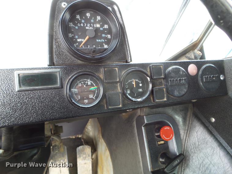 image for item DC4645 1996 Mack MR688S pump truck