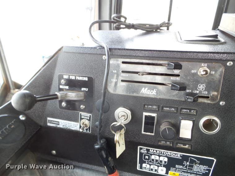 image for item DC4645 1996 Mack MR688S pump truck