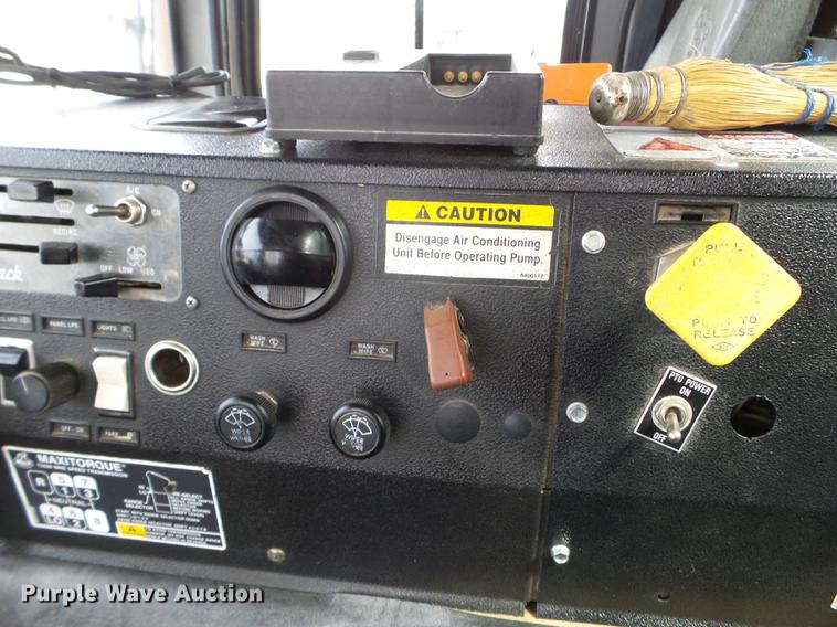 image for item DC4645 1996 Mack MR688S pump truck