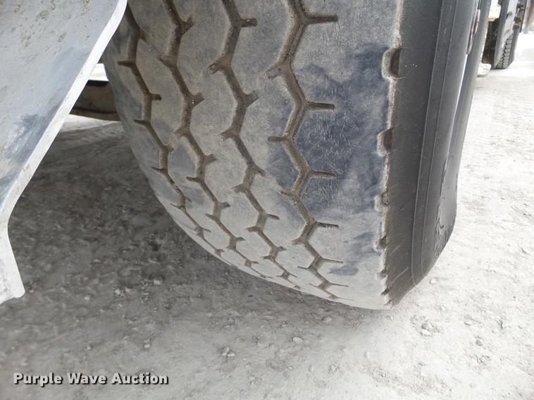 image for item DC4645 1996 Mack MR688S pump truck