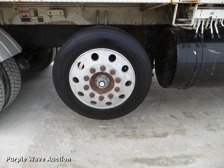 image for item DC4645 1996 Mack MR688S pump truck