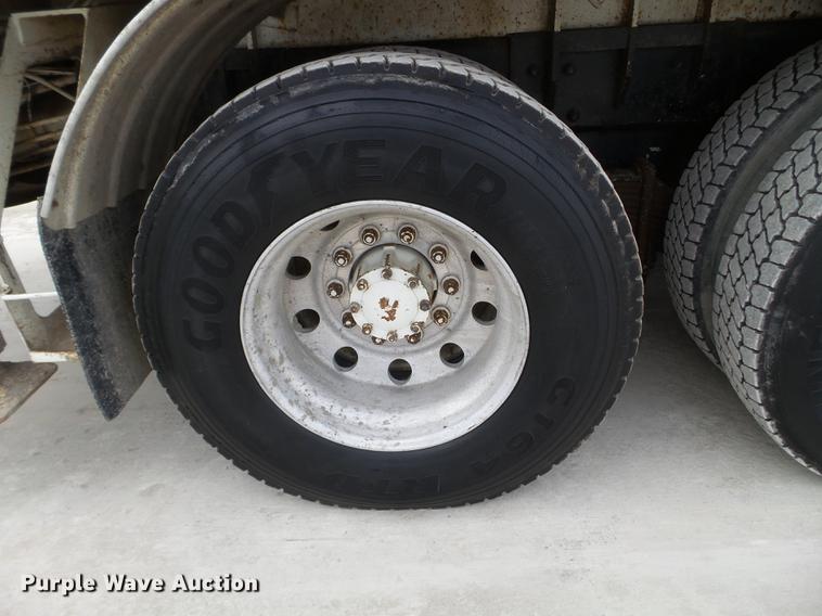 image for item DC4645 1996 Mack MR688S pump truck