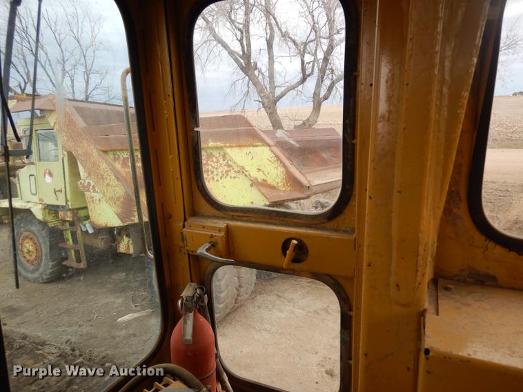 image for item DC4647 1974 Caterpillar D9G dozer