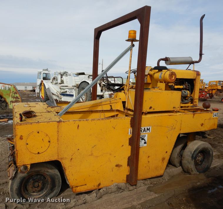 image for item DC4658 Ingram 9-2800-P pneumatic roller