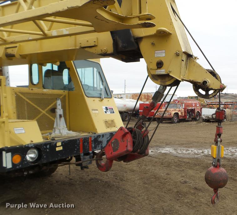 image for item DC4659 1983 Koehring Lorain MCH 400 crane