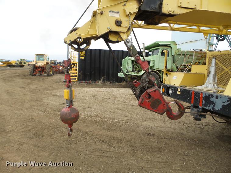 image for item DC4659 1983 Koehring Lorain MCH 400 crane