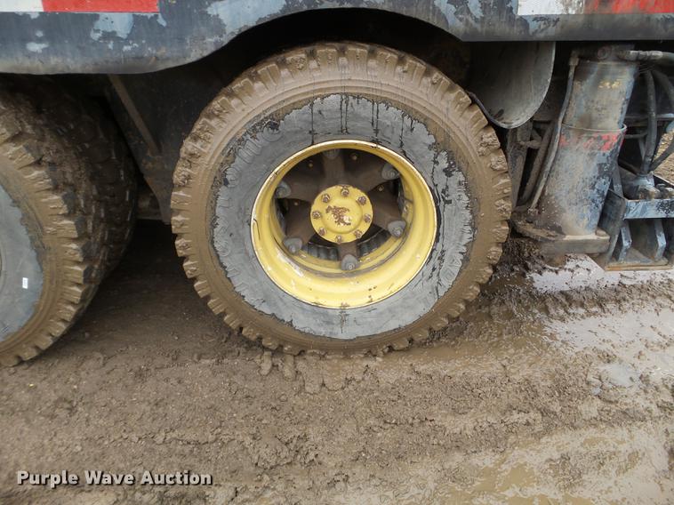 image for item DC4659 1983 Koehring Lorain MCH 400 crane