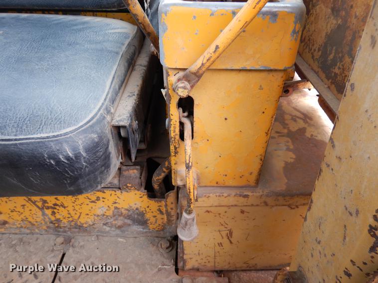 image for item DC4674 1971 Caterpillar D9G dozer