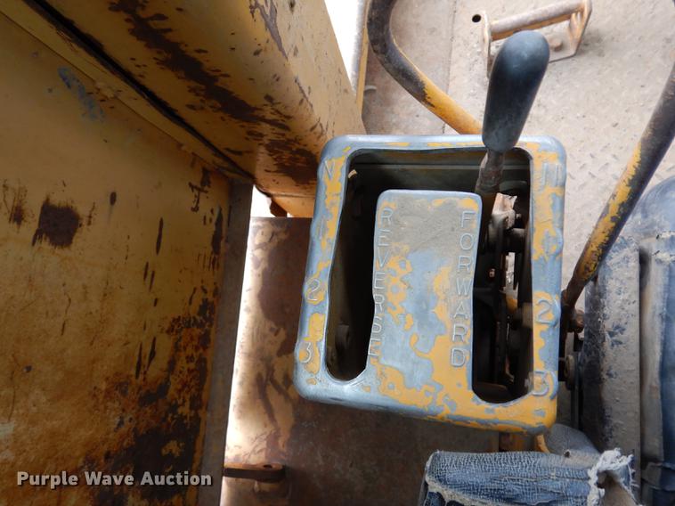 image for item DC4674 1971 Caterpillar D9G dozer