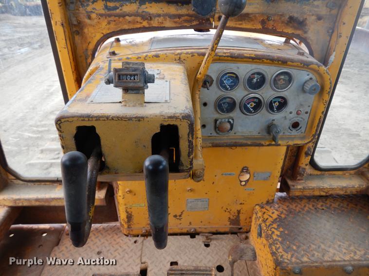 image for item DC4674 1971 Caterpillar D9G dozer