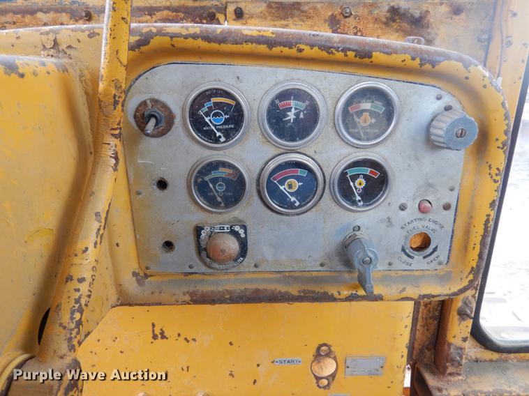 image for item DC4674 1971 Caterpillar D9G dozer