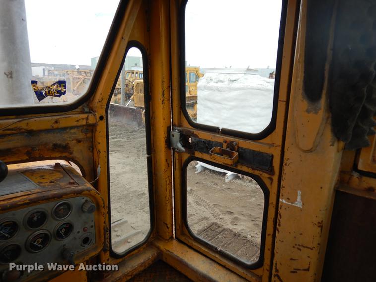 image for item DC4674 1971 Caterpillar D9G dozer