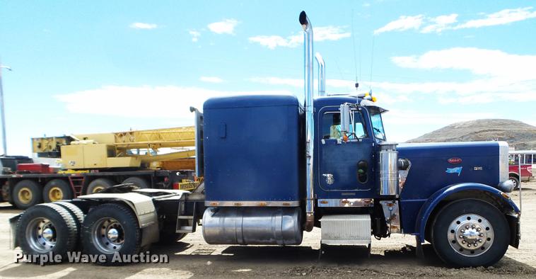 image for item DC4679 1978 Peterbilt 359 semi truck