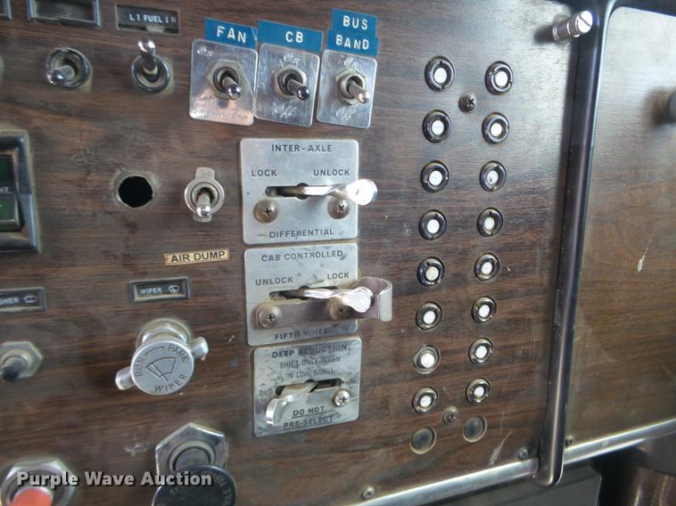 image for item DC4679 1978 Peterbilt 359 semi truck