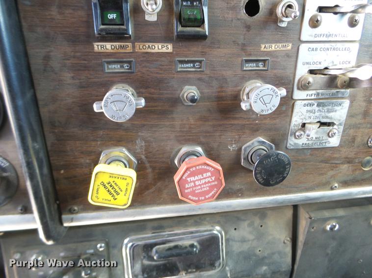 image for item DC4679 1978 Peterbilt 359 semi truck