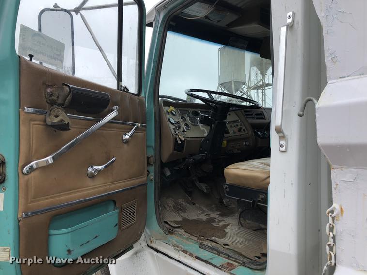 image for item DC8724 1994 Ford LTS8000 dump truck