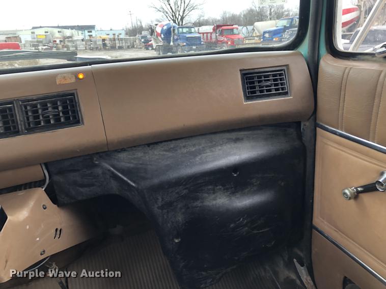 image for item DC8724 1994 Ford LTS8000 dump truck