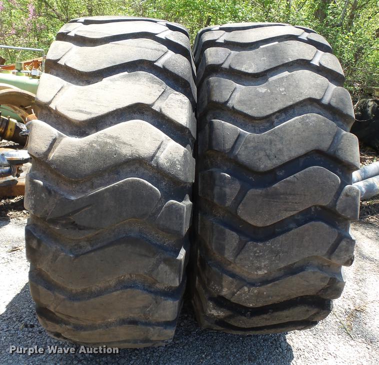 image for item DD2284 (2) Boto 23.5R25 tires