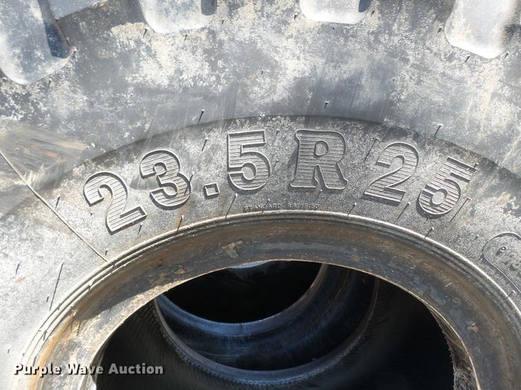 image for item DD2284 (2) Boto 23.5R25 tires