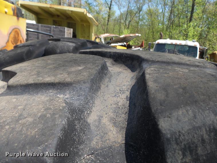 image for item DD2284 (2) Boto 23.5R25 tires