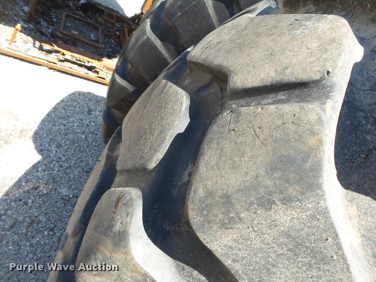 image for item DD2284 (2) Boto 23.5R25 tires