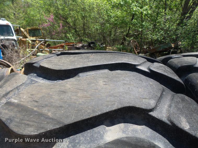 image for item DD2284 (2) Boto 23.5R25 tires