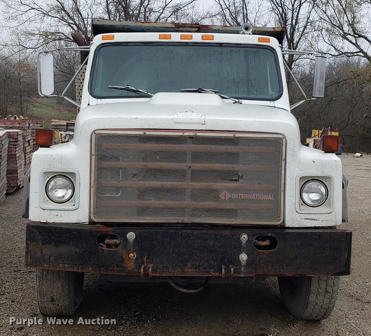 image for item DD4084 1989 International S1900 dump truck
