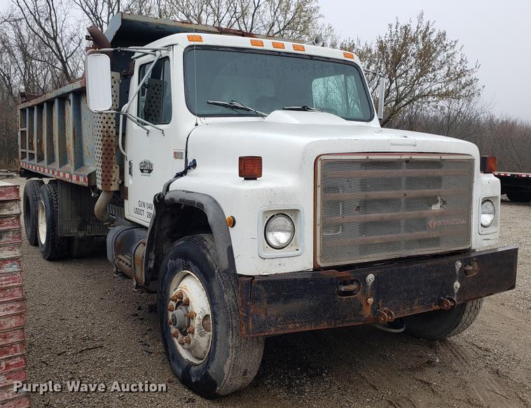 image for item DD4084 1989 International S1900 dump truck