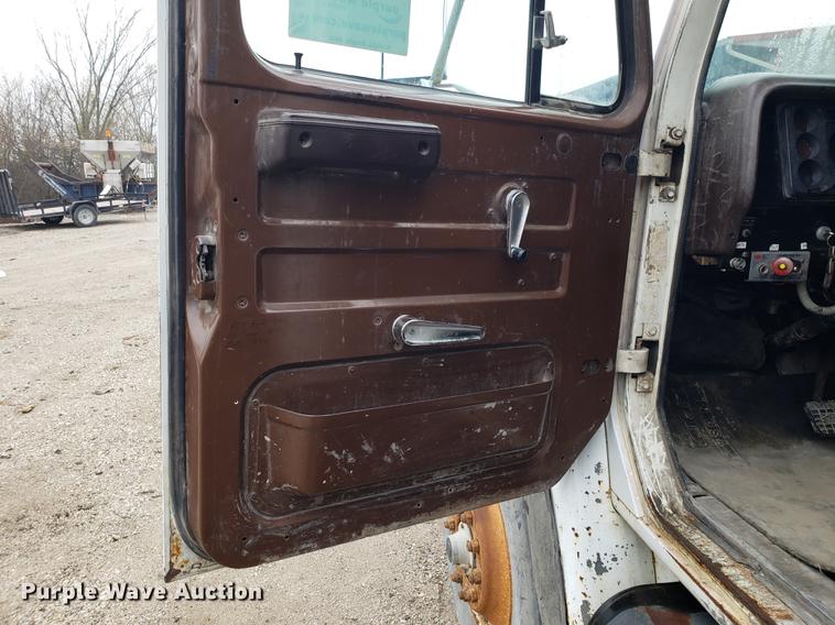 image for item DD4084 1989 International S1900 dump truck