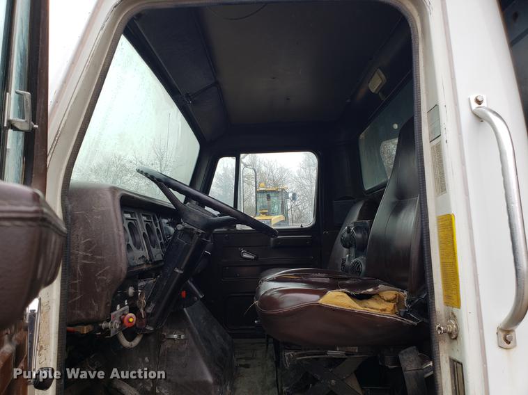 image for item DD4084 1989 International S1900 dump truck