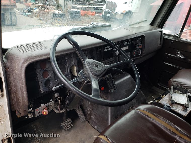 image for item DD4084 1989 International S1900 dump truck