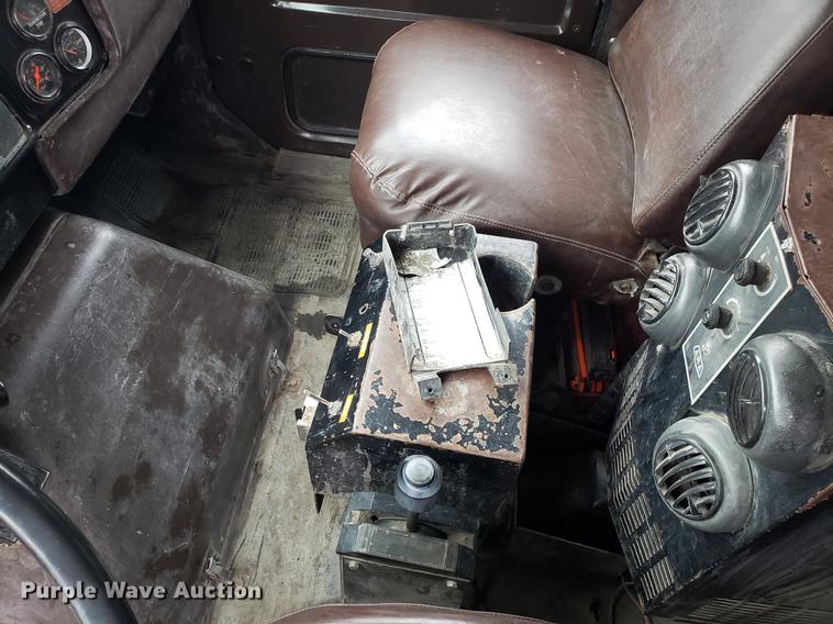 image for item DD4084 1989 International S1900 dump truck