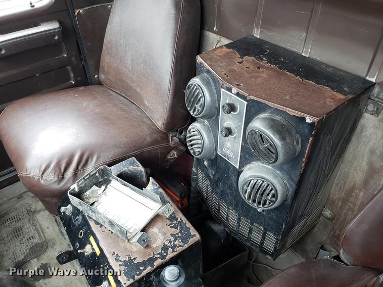 image for item DD4084 1989 International S1900 dump truck