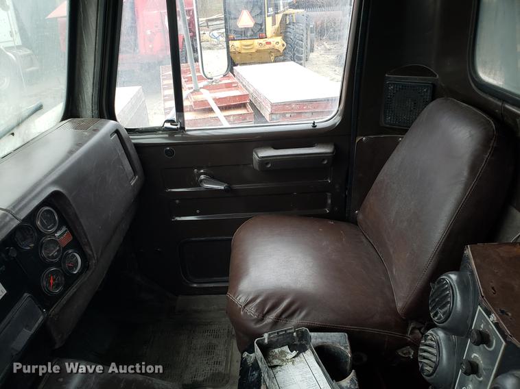 image for item DD4084 1989 International S1900 dump truck