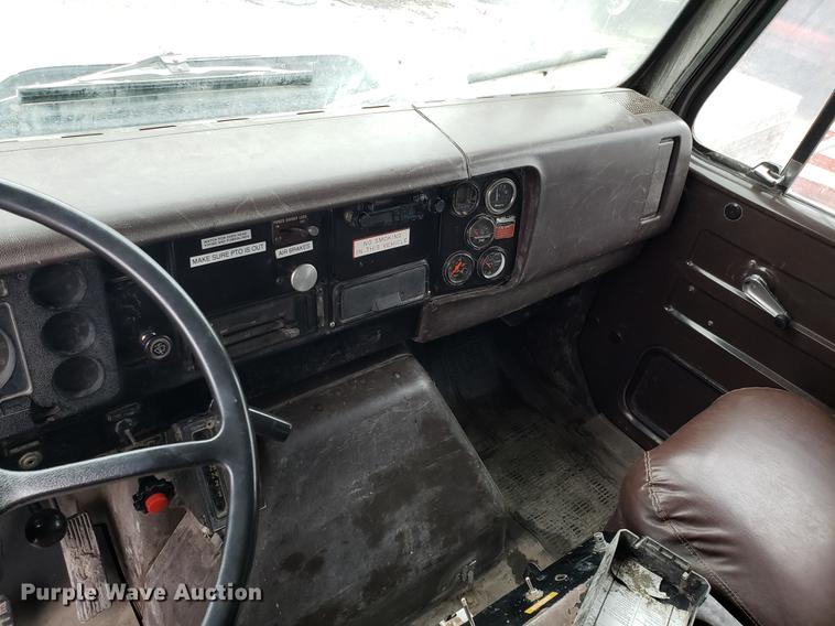 image for item DD4084 1989 International S1900 dump truck