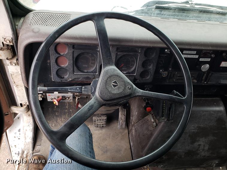 image for item DD4084 1989 International S1900 dump truck