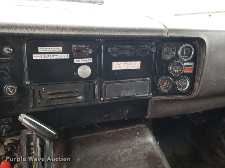 image for item DD4084 1989 International S1900 dump truck