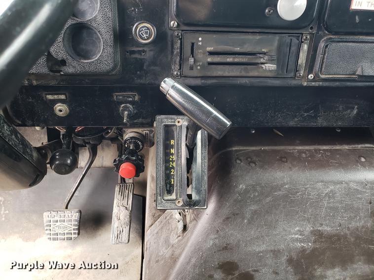 image for item DD4084 1989 International S1900 dump truck