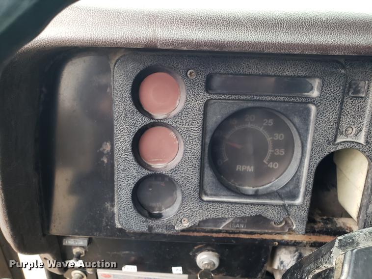 image for item DD4084 1989 International S1900 dump truck