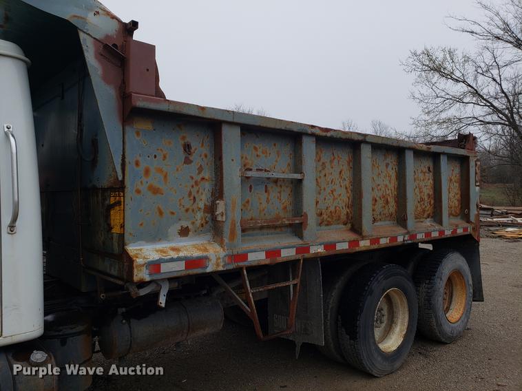 image for item DD4084 1989 International S1900 dump truck