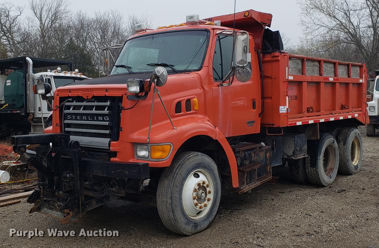 image for item DD4085 2001 Sterling L-Line dump truck