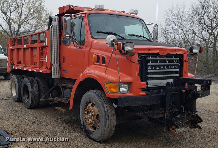 image for item DD4085 2001 Sterling L-Line dump truck