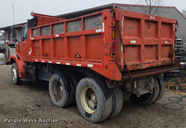 image for item DD4085 2001 Sterling L-Line dump truck