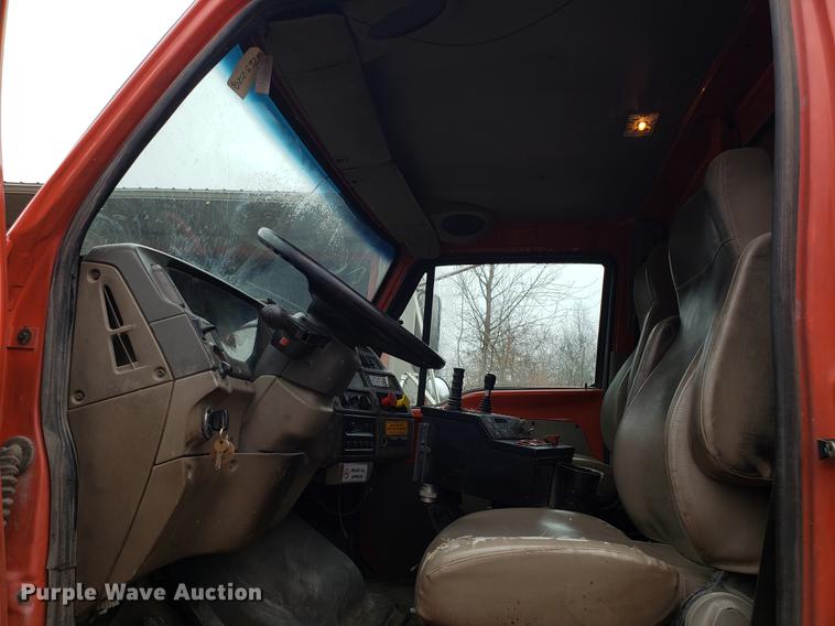 image for item DD4085 2001 Sterling L-Line dump truck