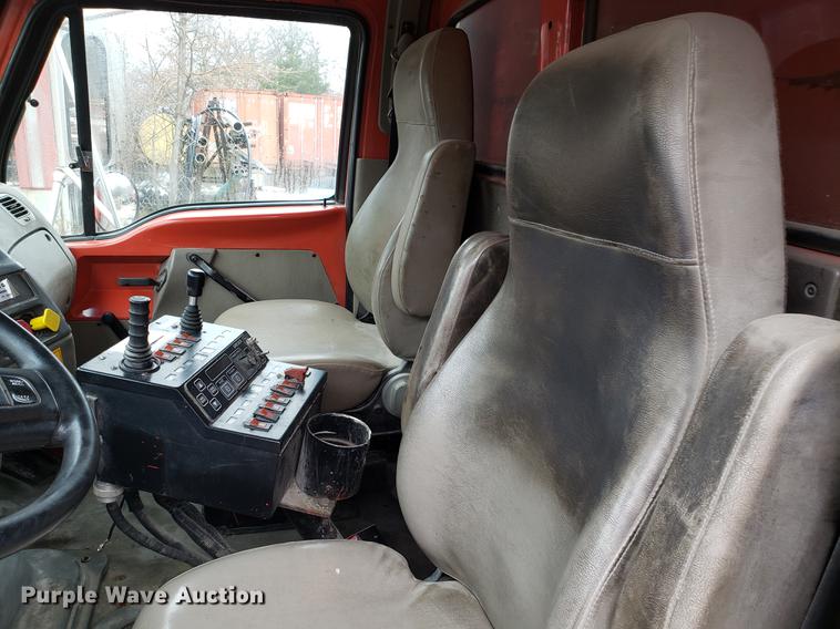 image for item DD4085 2001 Sterling L-Line dump truck