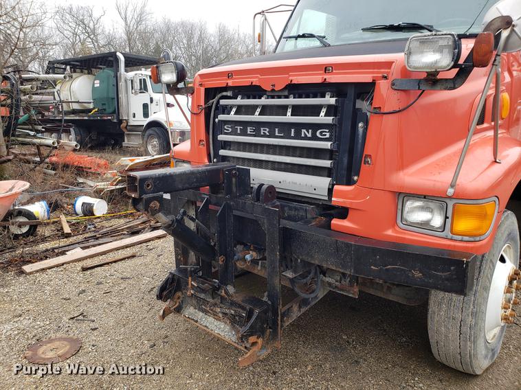 image for item DD4085 2001 Sterling L-Line dump truck