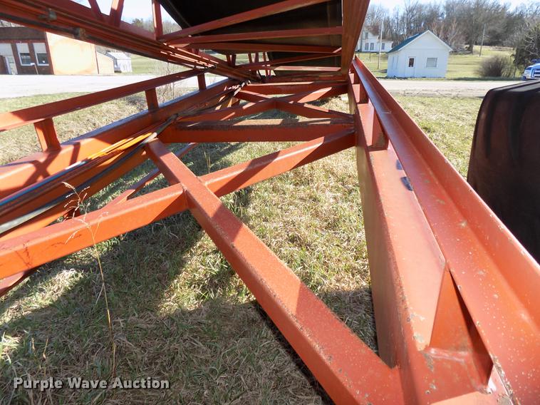 image for item DE7646 1998 Superior 36X95 PS95 power stacker conveyor