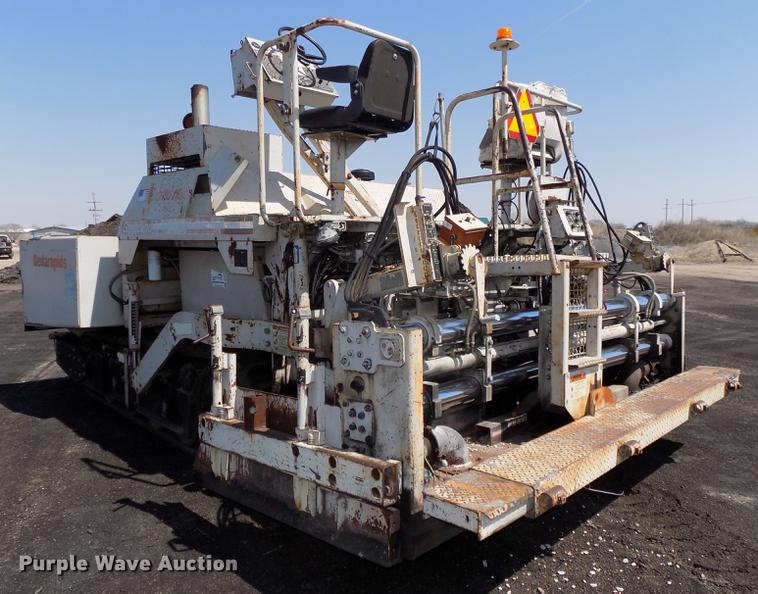 image for item DE7655 2000 Cedarapids CR361R paver