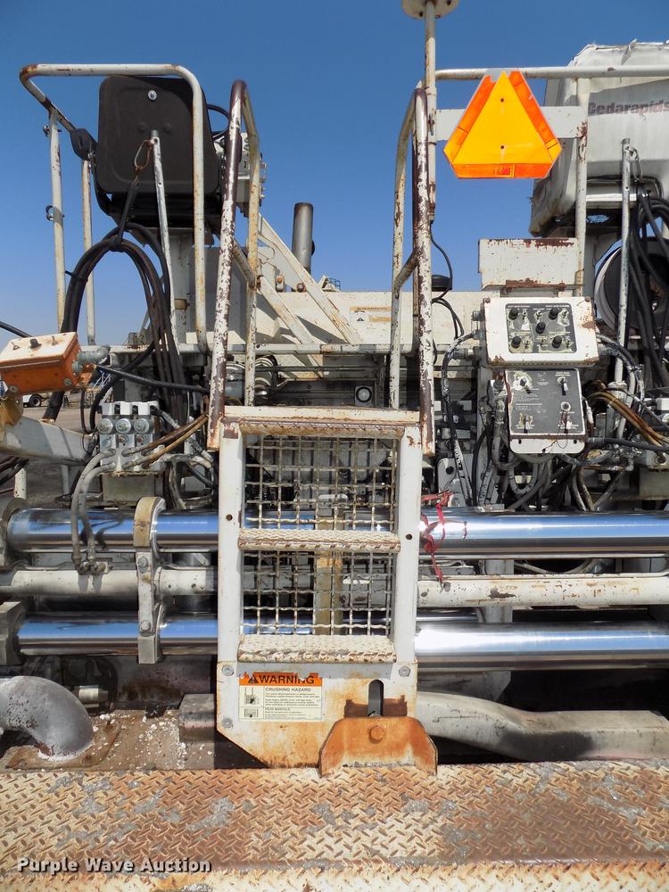 image for item DE7655 2000 Cedarapids CR361R paver